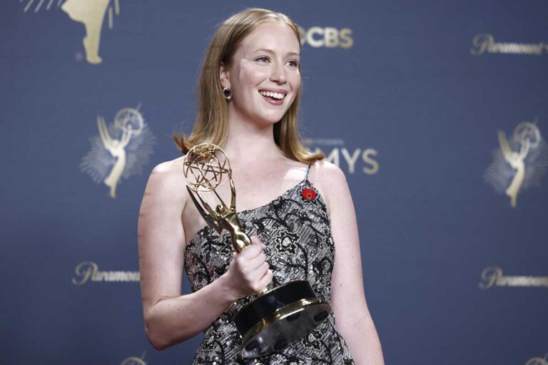 Hannah Einbinder, tras ganar el Emmy por 'Hacks': "¡A la mierda el ICE y Palestina libre!"