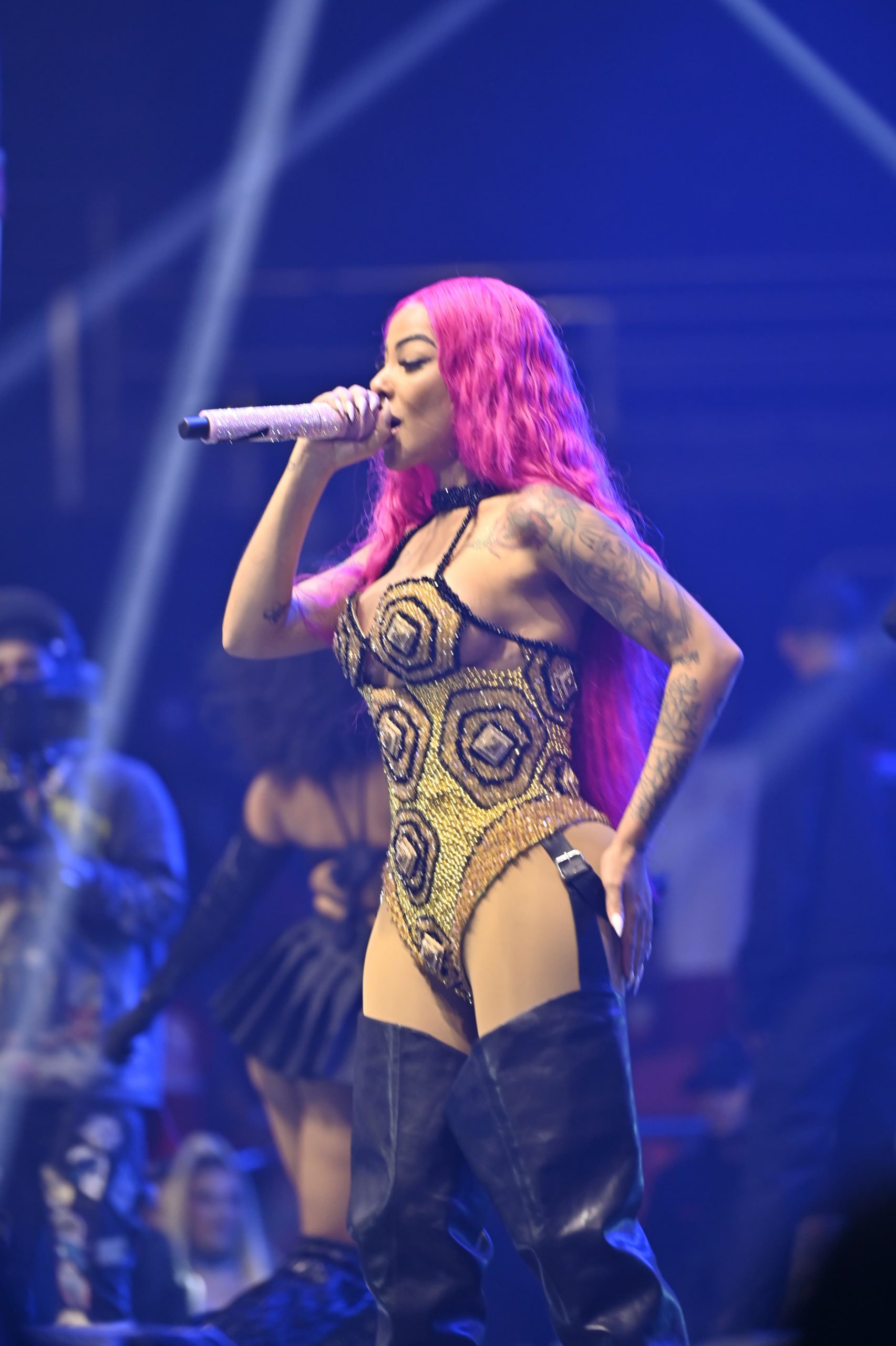 Yailin La Más Viral hace vibrar a sus “chiviricas” con presentación en Gran Arena del Cibao