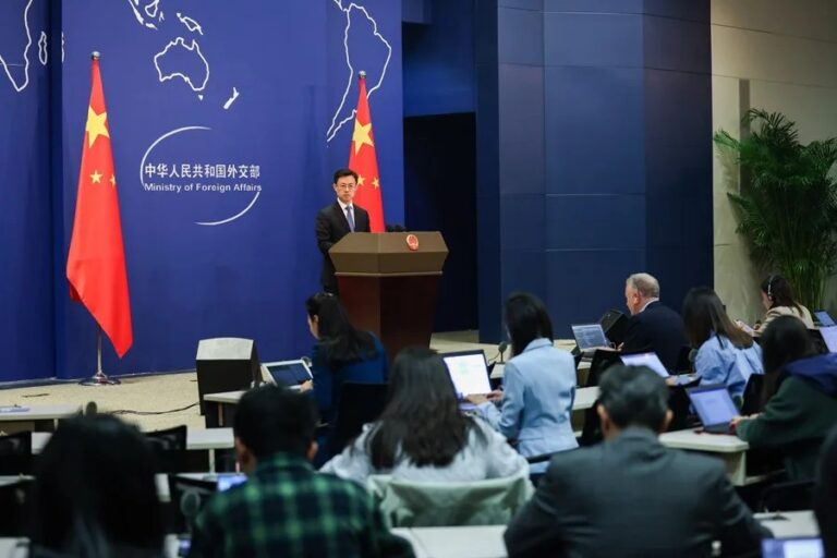 China defiende que su postura es «imparcial» en Ucrania tras la petición de Zelenski para que presione a Putin