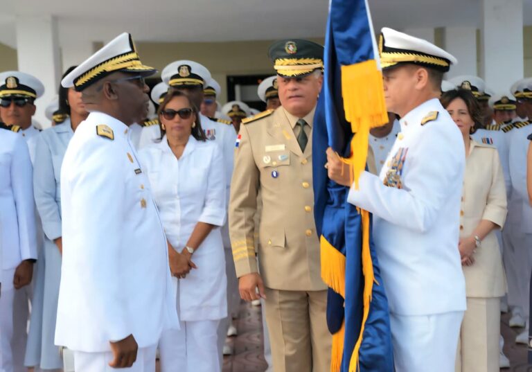Vicealmirante Juan Bienvenido Crisóstomo asume el mando de la Armada Dominicana