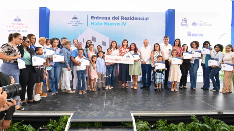 Gobierno entrega 608 apartamentos en Hato Nuevo IV