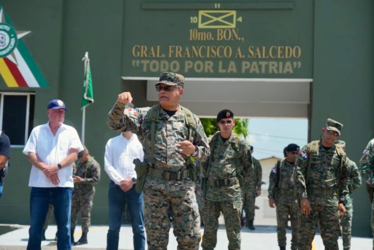 Ministro de Defensa y asesores del Poder Ejecutivo supervisan puntos de control en la frontera