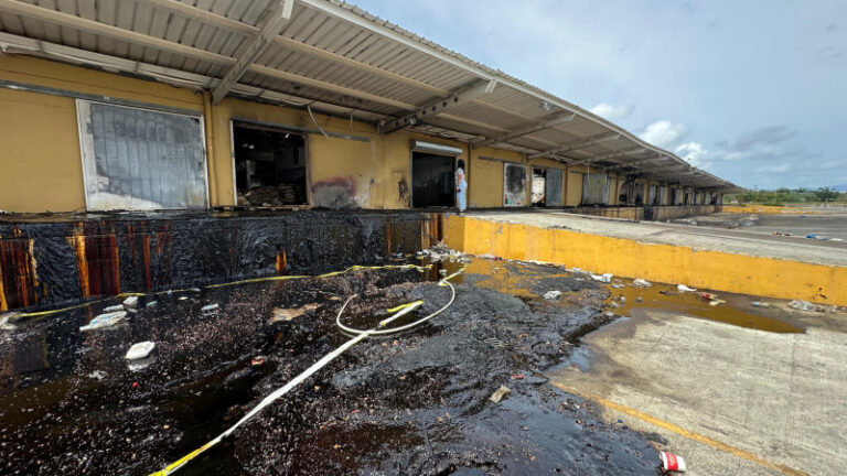 Incertidumbre en Merca Santo Domingo tras incendio en nave F-1