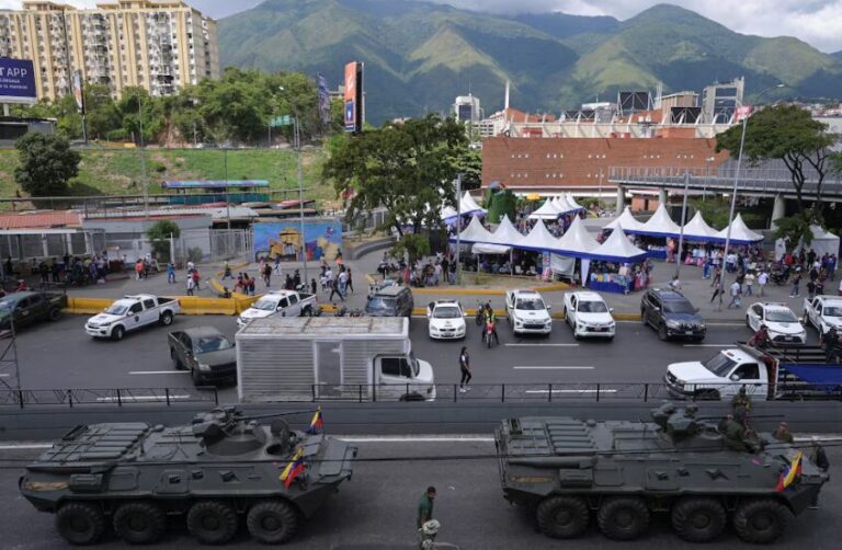 Fuerte despliegue militar y entrenamiento civil
