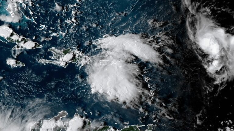 Tormenta Humberto se forma al este de Puerto Rico y podría convertirse en huracán