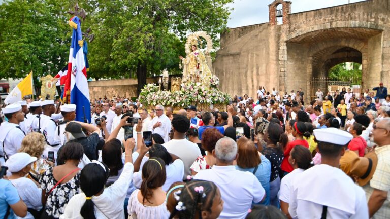 Procesión emotiva en honor a la Virgen de las Mercedes