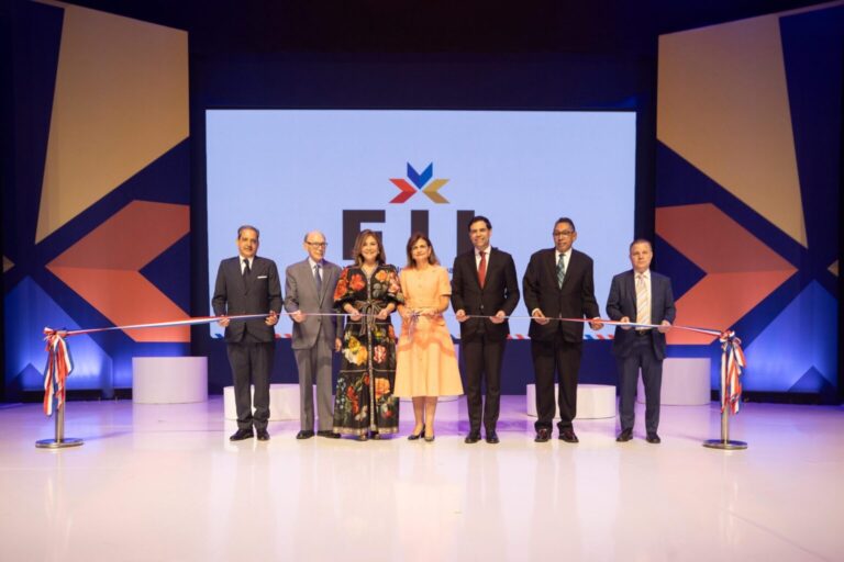 La Plaza de la Cultura se transforma en capital de las letras con la Feria Internacional del Libro Santo Domingo 2025