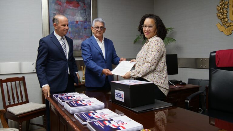 Poder Ejecutivo deposita en el Congreso Presupuesto 2026 por RD$1.7 billones