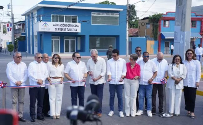 Presidente Abinader inaugura varias obras en Puerto Plata construidas por el Ministerio de Turismo