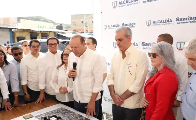 Presidente entrega 658 millones al ayuntamiento de Santiago para transformar Hato del Yaque