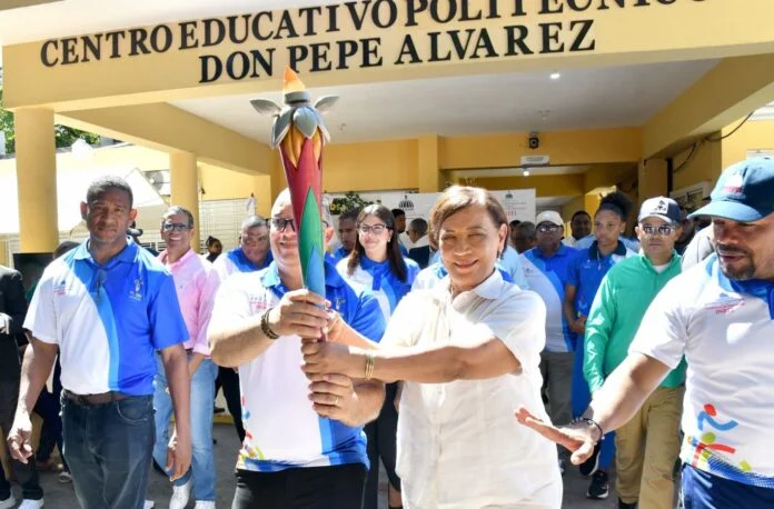 La antorcha de los Juegos Nacionales Escolares San Francisco 2025 recorrió la provincia de la Vega