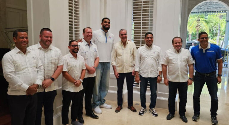 Luis Abinader y Karl Anthony Towns construirán una moderna arena de baloncesto en el municipio Tamboril