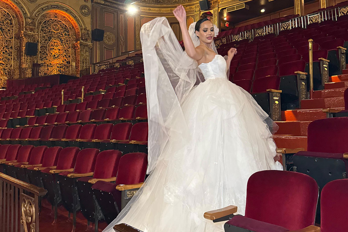 Video | Miss Mundo Dominicana cierra vestida de novia en la codiciada pasarela del NYFW