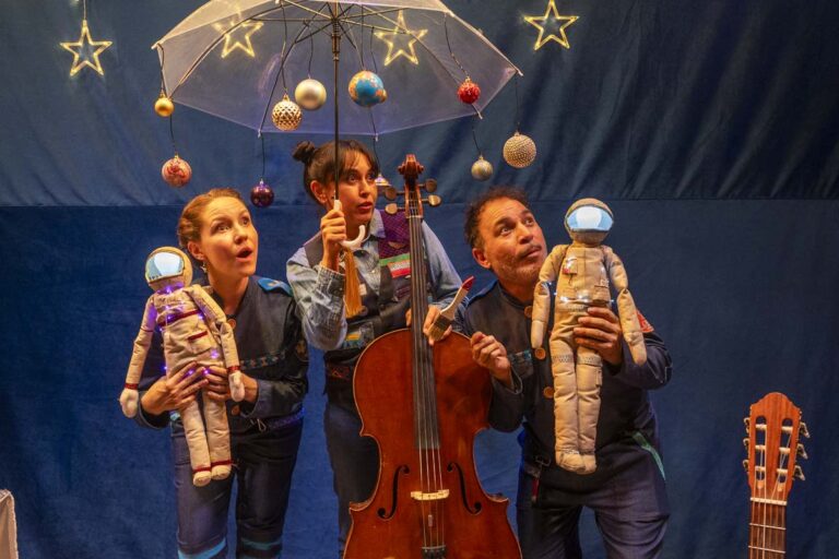 Obra infantil “Astronauta, marinero del universo” llega desde Chile a la sala Nova Teatro este fin de semana en Teatro Cúcara-Mácara