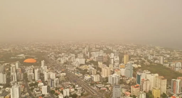 Polvo del Sahara mantendrá cielo grisáceo; vaguada provocará aguaceros en varias provincias en la tarde