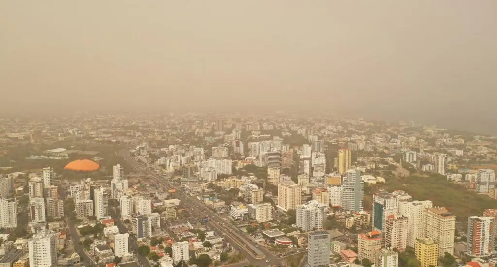 Polvo del Sahara mantendrá cielo grisáceo; vaguada provocará aguaceros en varias provincias en la tarde