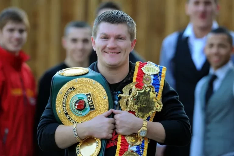El ex campeón mundial de boxeo el británico Ricky Hatton murió el domingo a la edad de 46 año