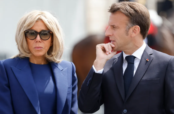 Macron presentará evidencia científica de que su esposa es una mujer y no un hombre, como señalan algunas teorías