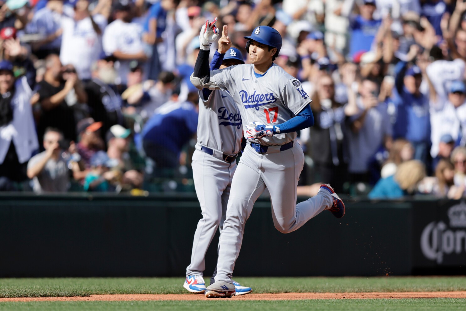 Shohei Ohtani conectó su cuadrangular número 55 de la temporada y estableció una nueva marca con los Dodgers