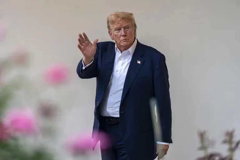 Trump se niega a aclarar carta polémica a Jeffrey Epstein