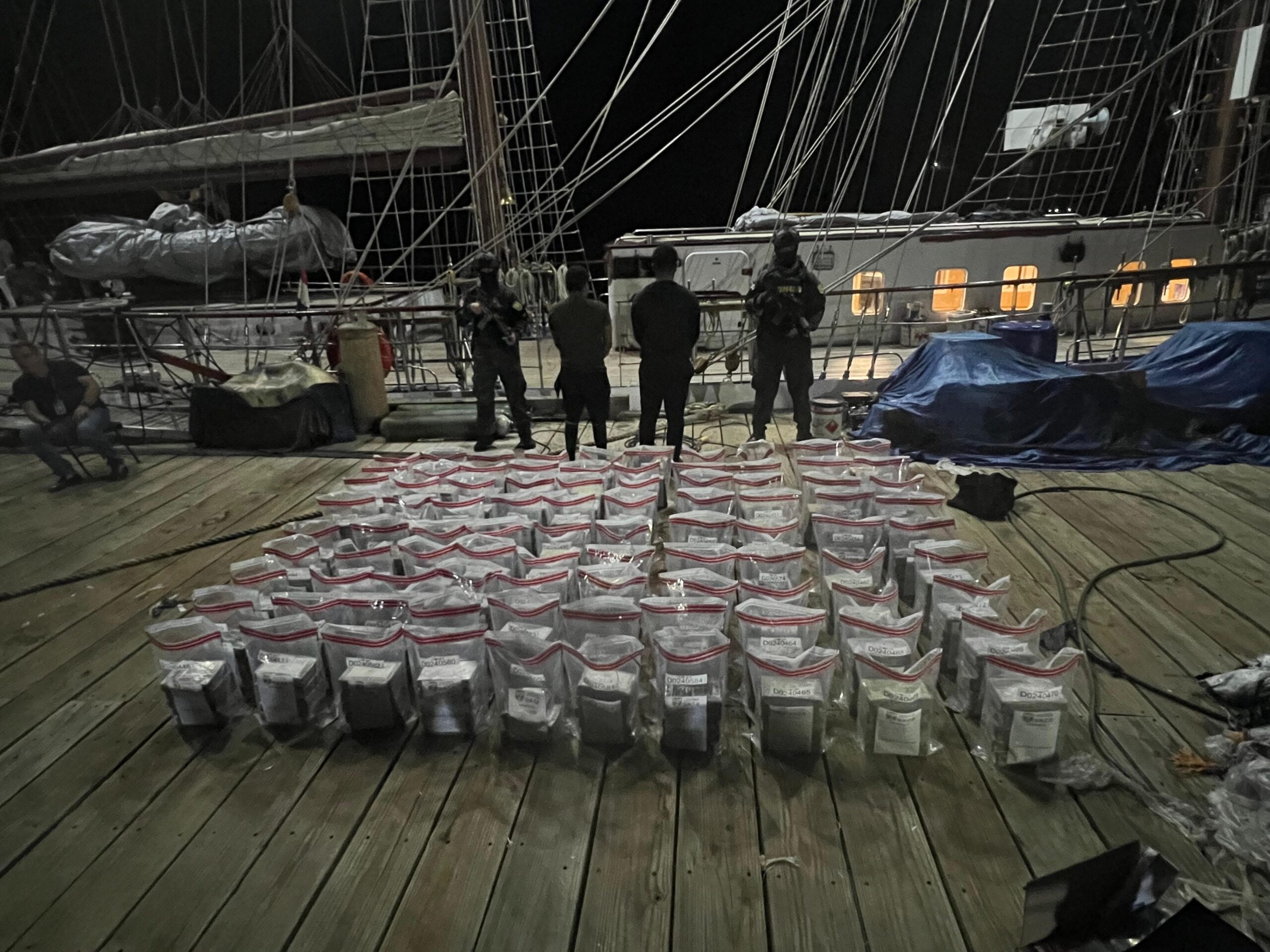 incautan 448 paquetes de cocaína
