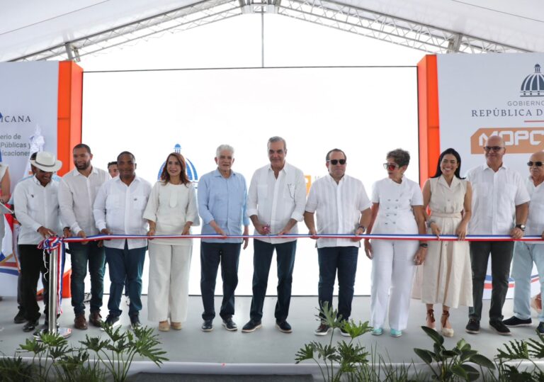 Inauguran la carretera Villa Elisa-Punta Rucia en Puerto Plata