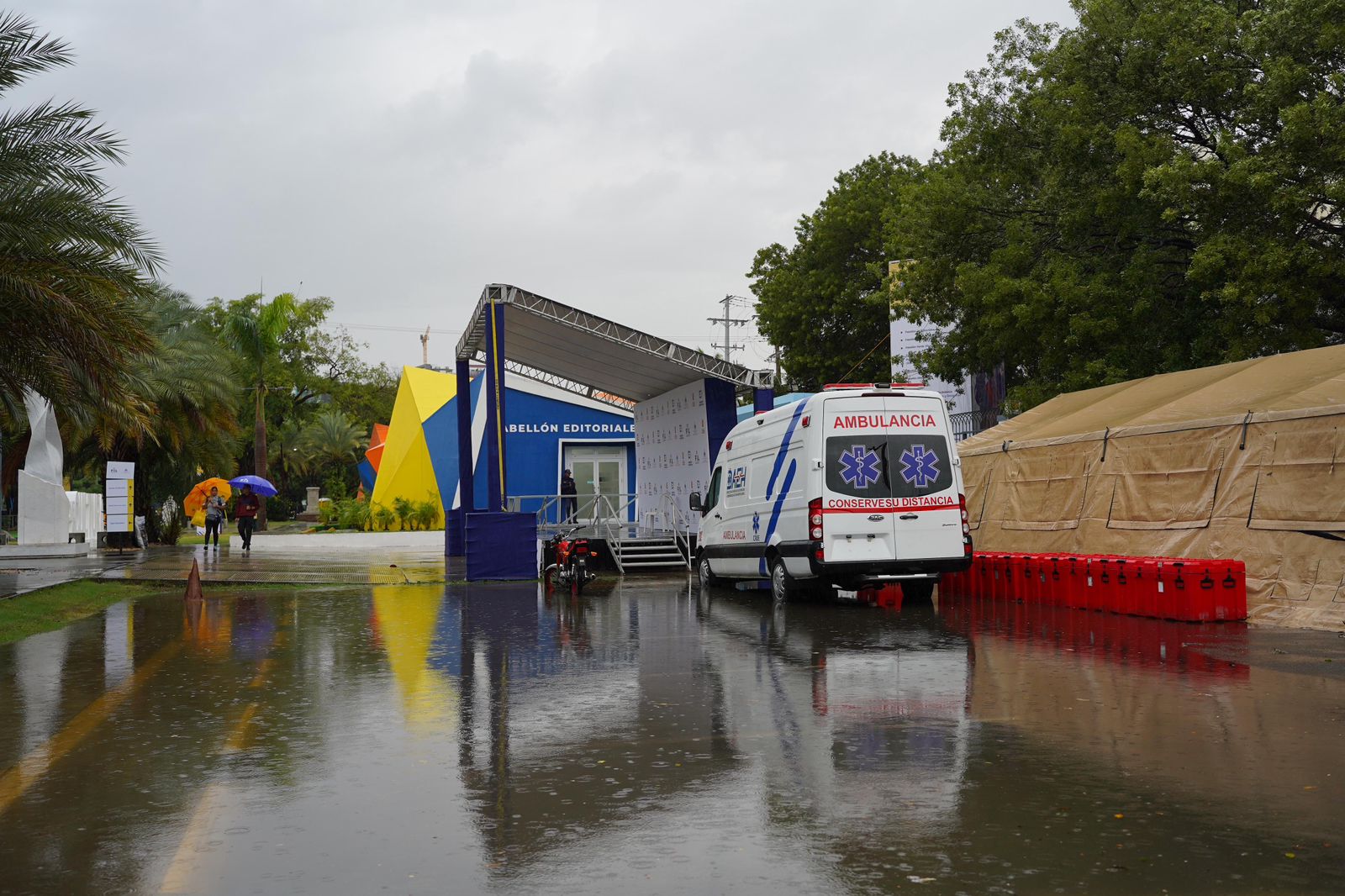Feria del Libro suspende actividades de hoy por las condiciones meteorológicas