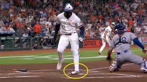 El pelotero cubano Yordan Álvarez sufrió una lesion en el tobillo izquierdo y estará fuera de acción