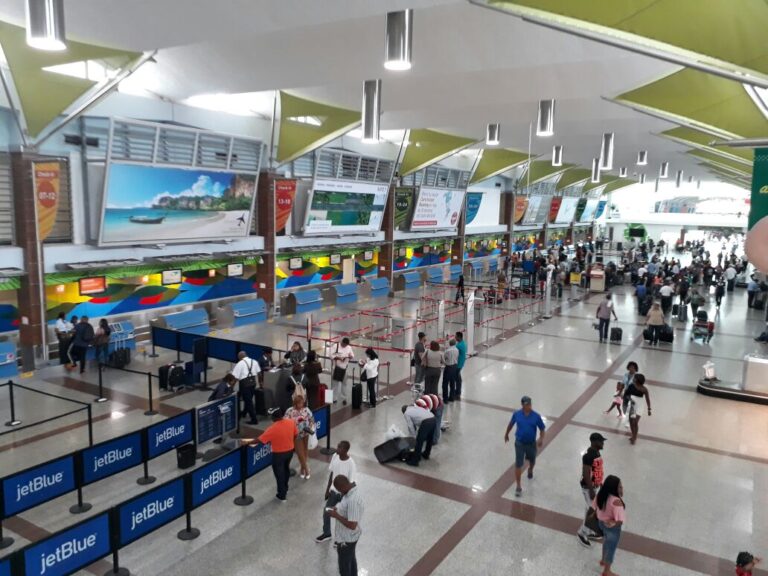 Aerodom responde a multa millonaria de la Comisión Aeroportuaria