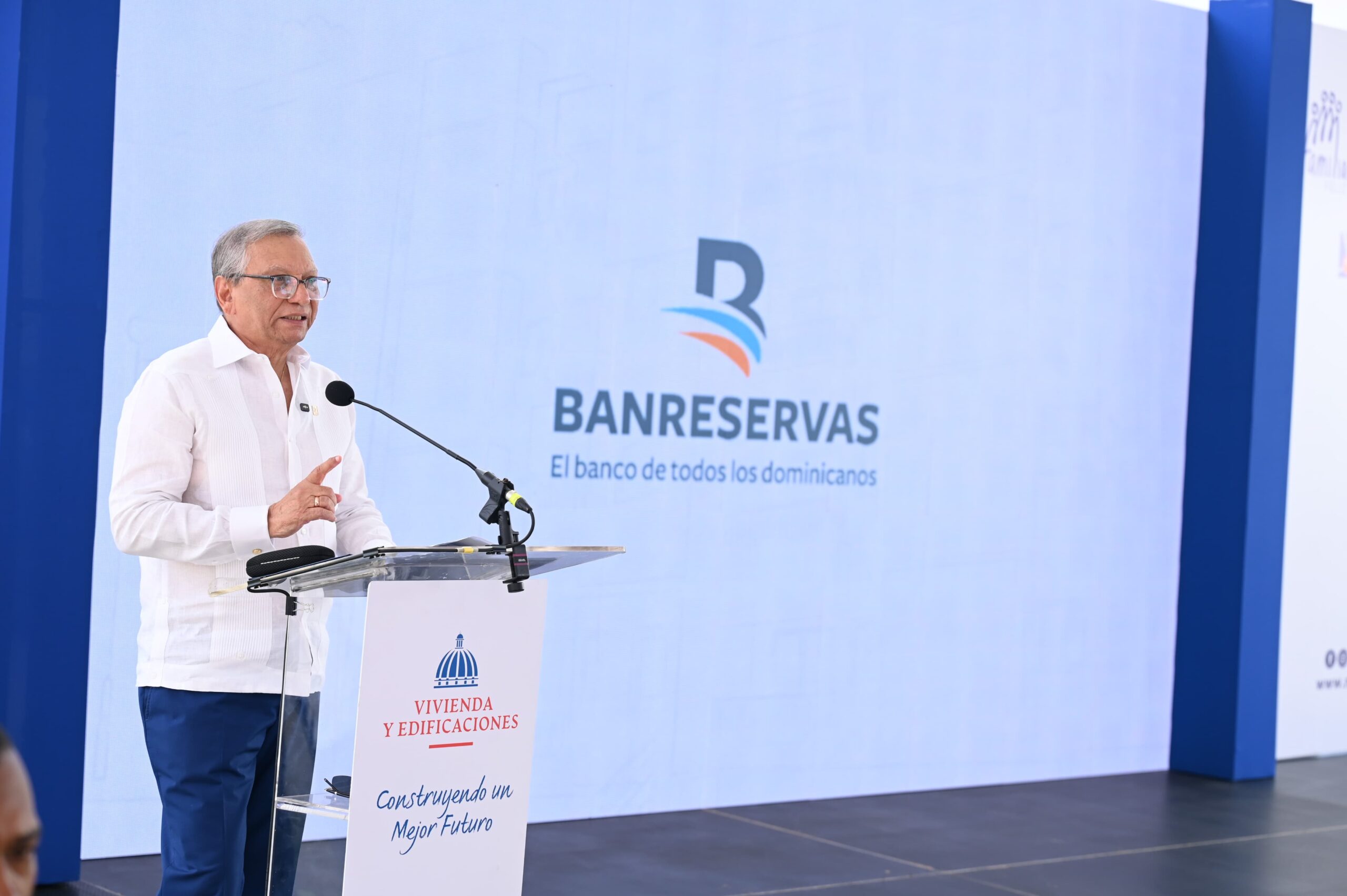 Banreservas entrega 608 apartamentos en Hato Nuevo