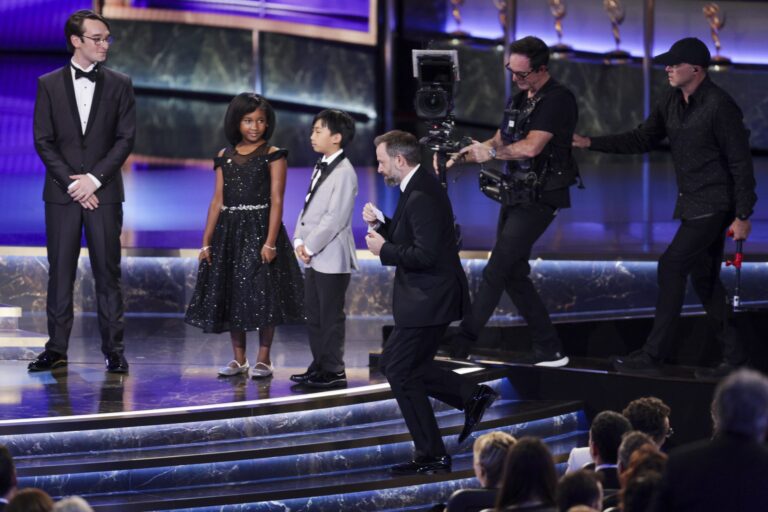 'Adolescence' se impone como la mejor serie limitada en la 77 edición de los Emmy