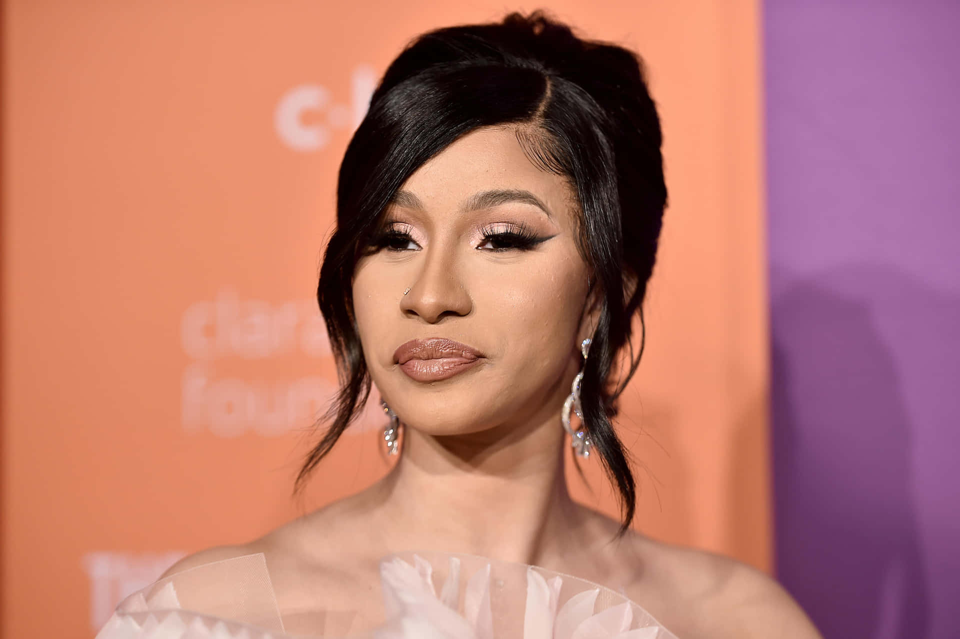 Cardi B rompe récords con la firma de su nuevo álbum Am I the Drama?