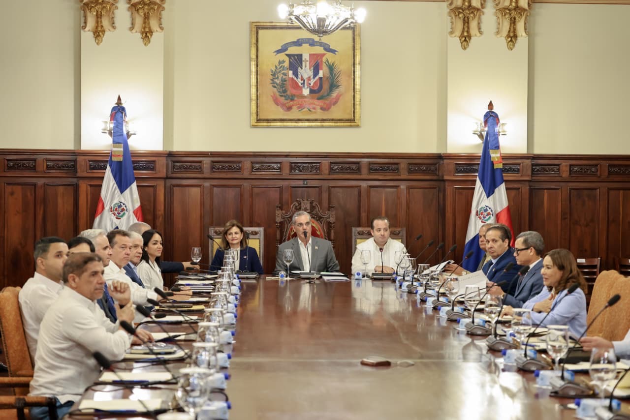 Gobierno aborda nuevas sanciones y ley de contrataciones en Consejo de Ministros