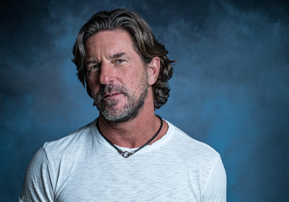Muere Brett James, reconocido cantautor estadounidense, en un accidente aéreo
