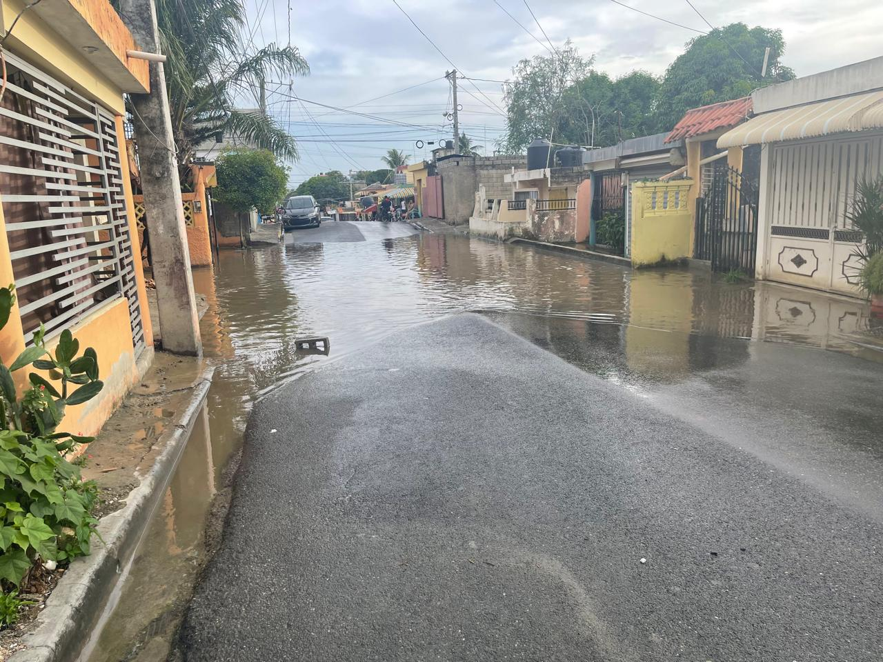 Residentes de Los Frailes Primero claman solución urgente ante el colapso de calles y drenaje pluvial
