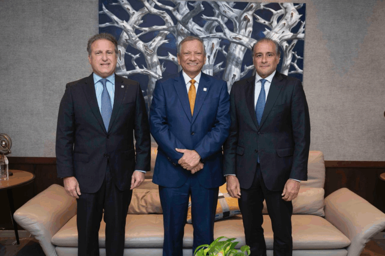 Presidente ejecutivo de Banreservas recibe a ejecutivos de APAP
