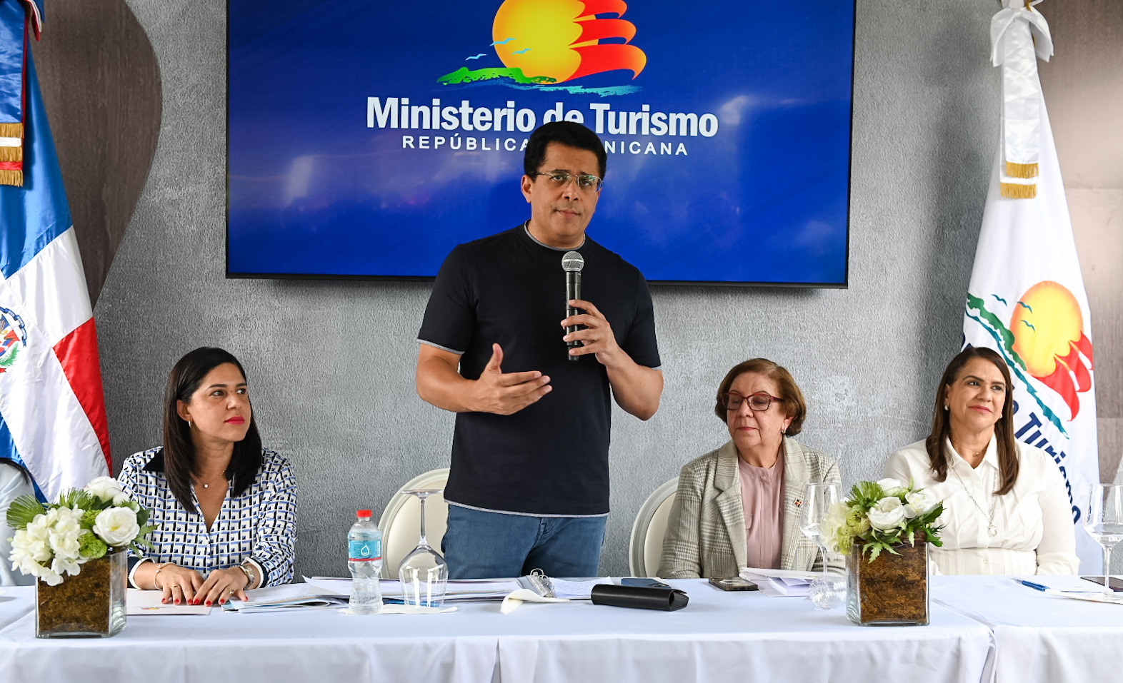 David Collado inicia obra en Salcedo para potenciar el turismo