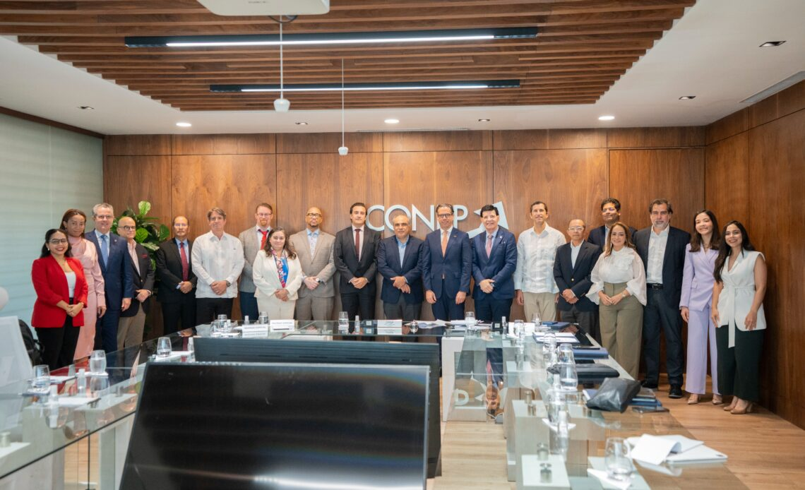 FMI y sector privado evalúan economía dominicana