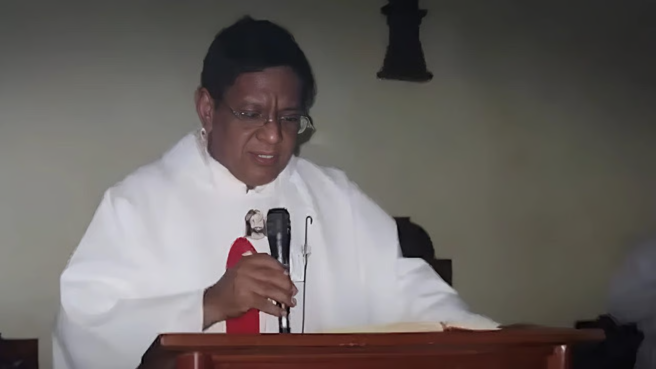 Suspenden al sacerdote Alejandro Peña Sánchez tras denuncia por abuso sexual
