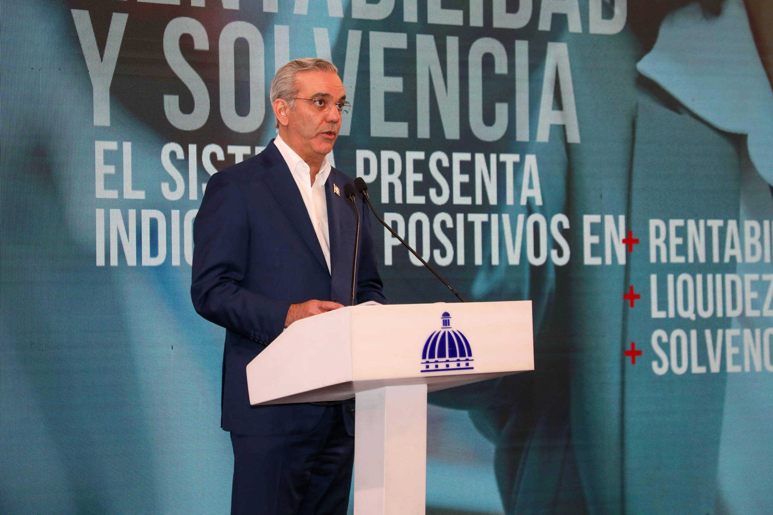 Presidente Abinader promete reforma policial con sueldos y pensiones dignas