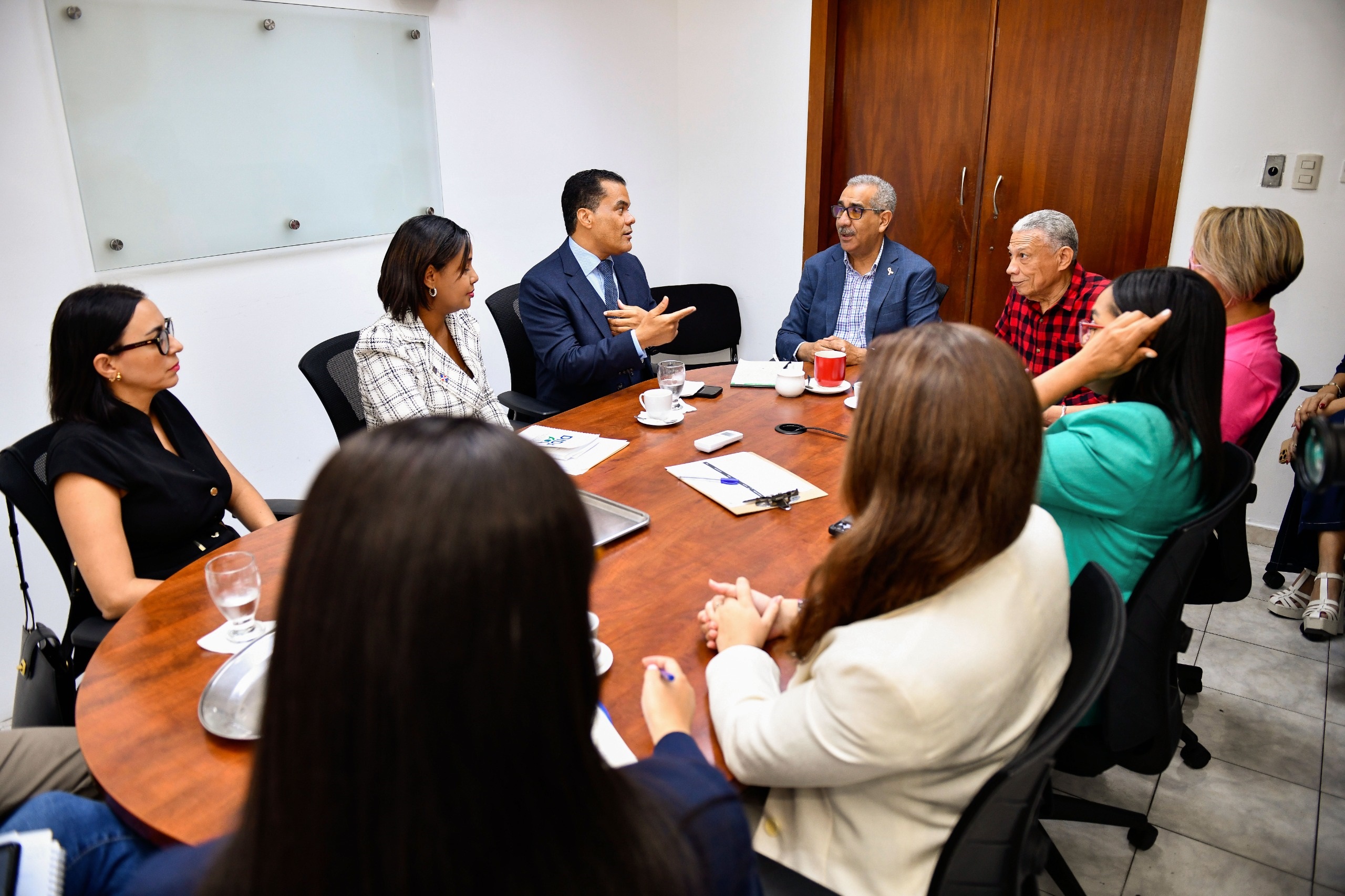 Elías Báez denuncia incumplimiento de las ARS con resolución sobre medicamentos de alto costo