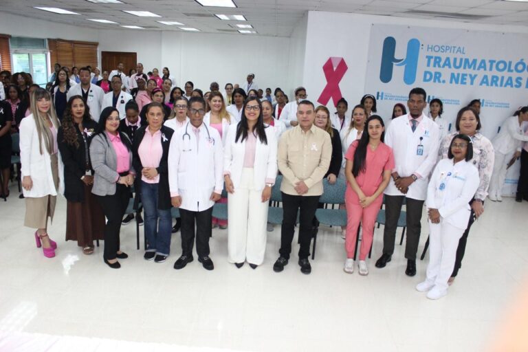 Hospital Ney Arias Lora desarrolla jornada sobre concientización y prevención del cáncer de mama