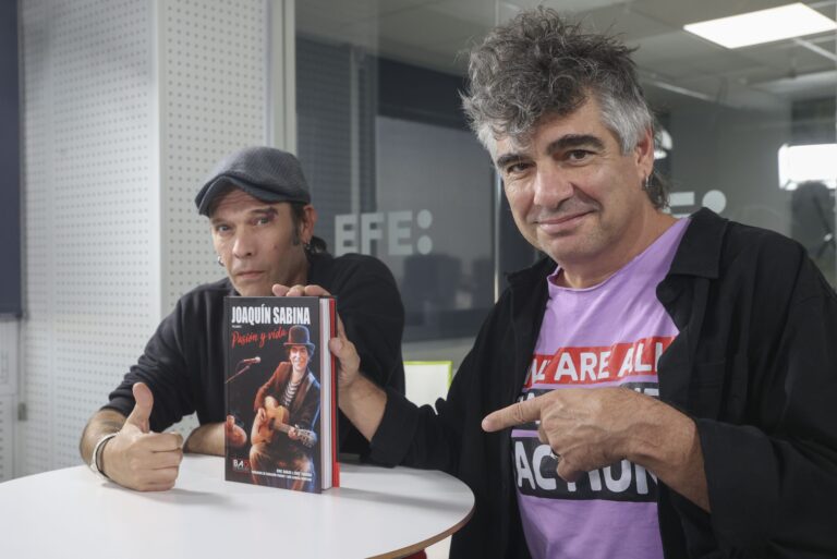 Joaquín Sabina ya tiene su personaje y vida en un cómic