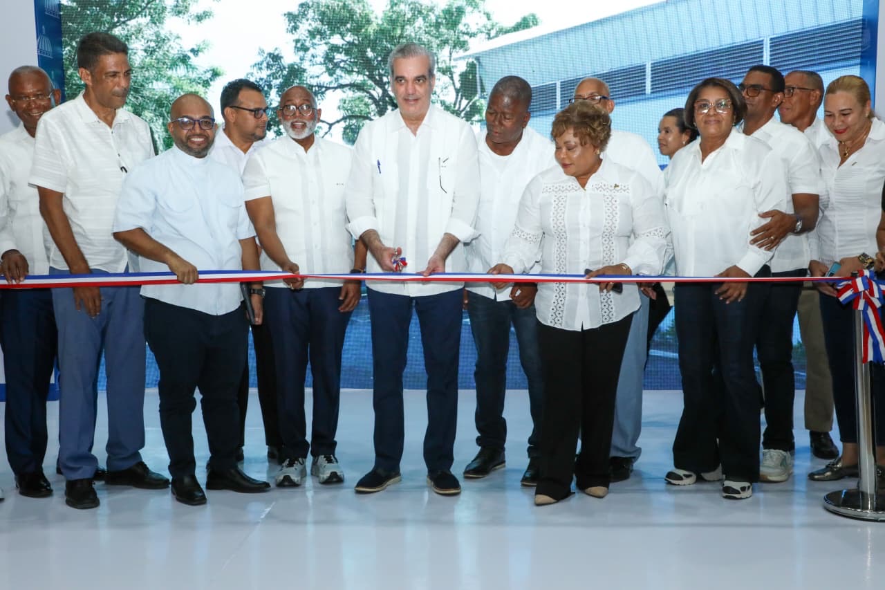 Abinader inaugura polideportivo en Villa Mella tras 60 años de espera