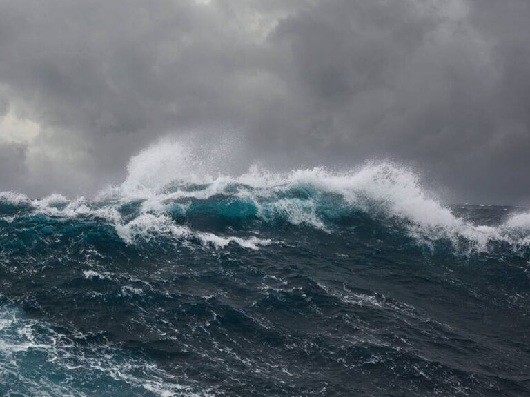 Indomet advierte sobre olas anormales, pronostica lluvias y temperaturas calurosas