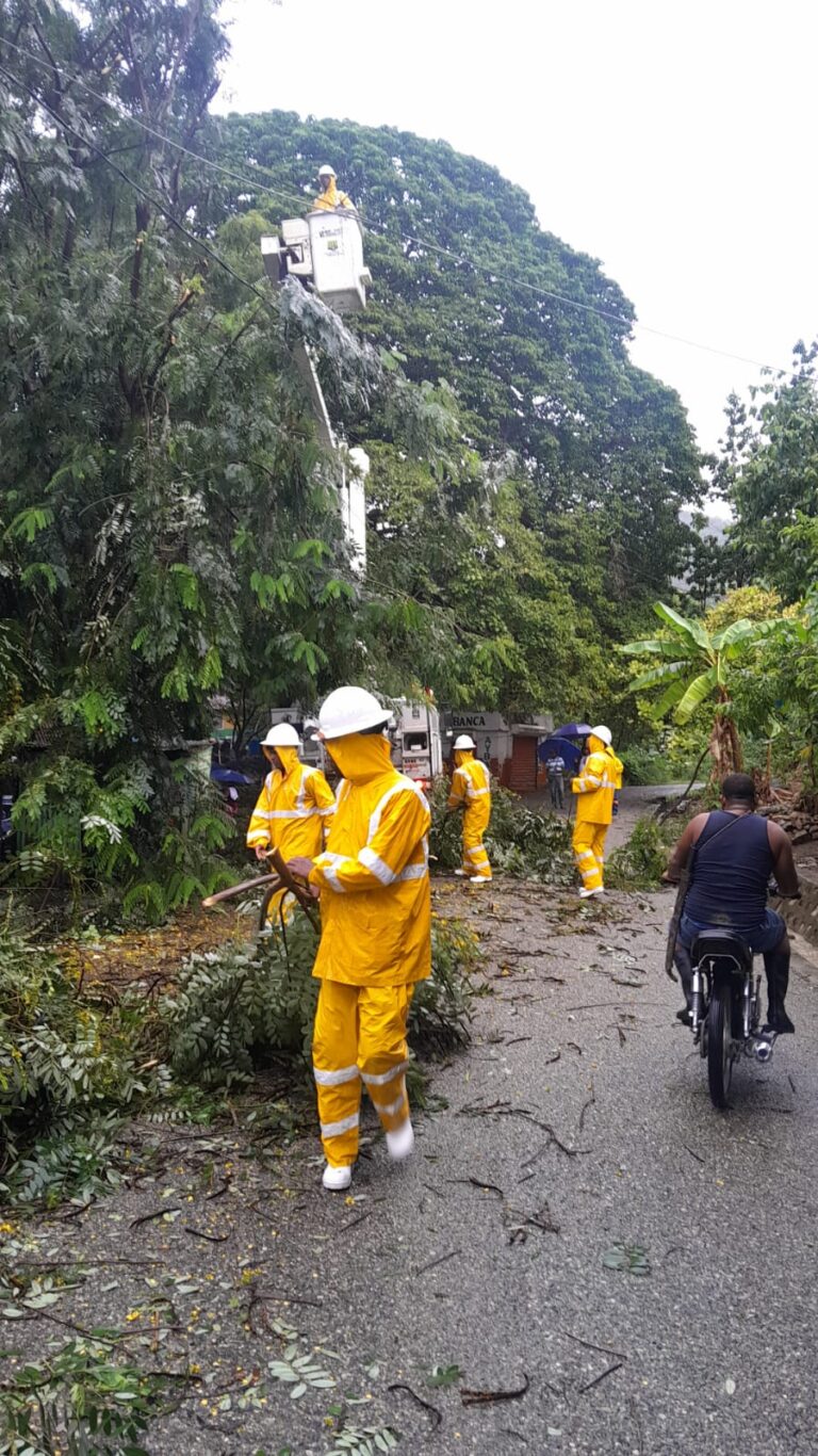 La red eléctrica desafía la tormenta Melissa y mantiene estabilidad récord