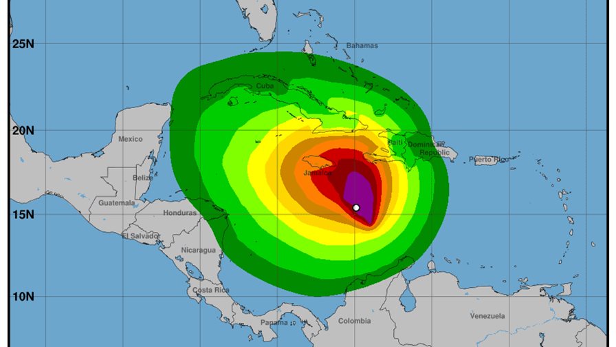 Tormenta Melissa afecta carreteras y caminos vecinales en Cabrera y Peravia; brigadas del MOPC realizan evaluaciones técnicas