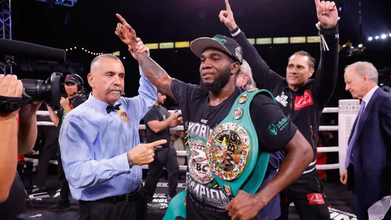 El dominicano Carlos "Caballo Bronco"Adames es un potencial candidato para enfrentar a Terence Crawford