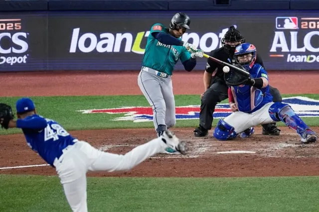 Los Marineros derrotaron a los Azulejos de Toronto en el inicio de la Serie de Campeonato de la Liga Americana
