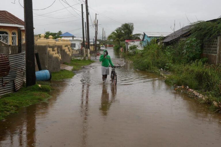 Huracán Melissa: Jamaica enfrenta devastación inminente